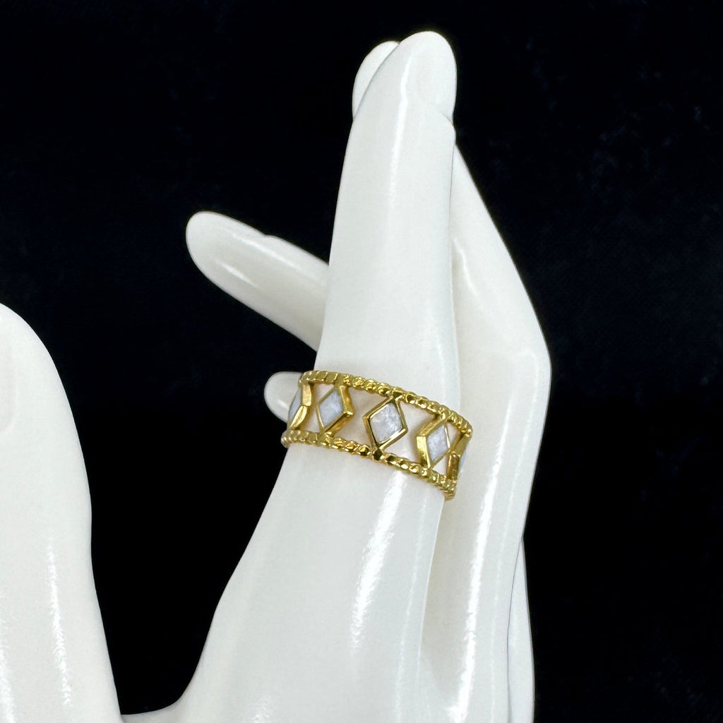 White Eclipse Gold Ring