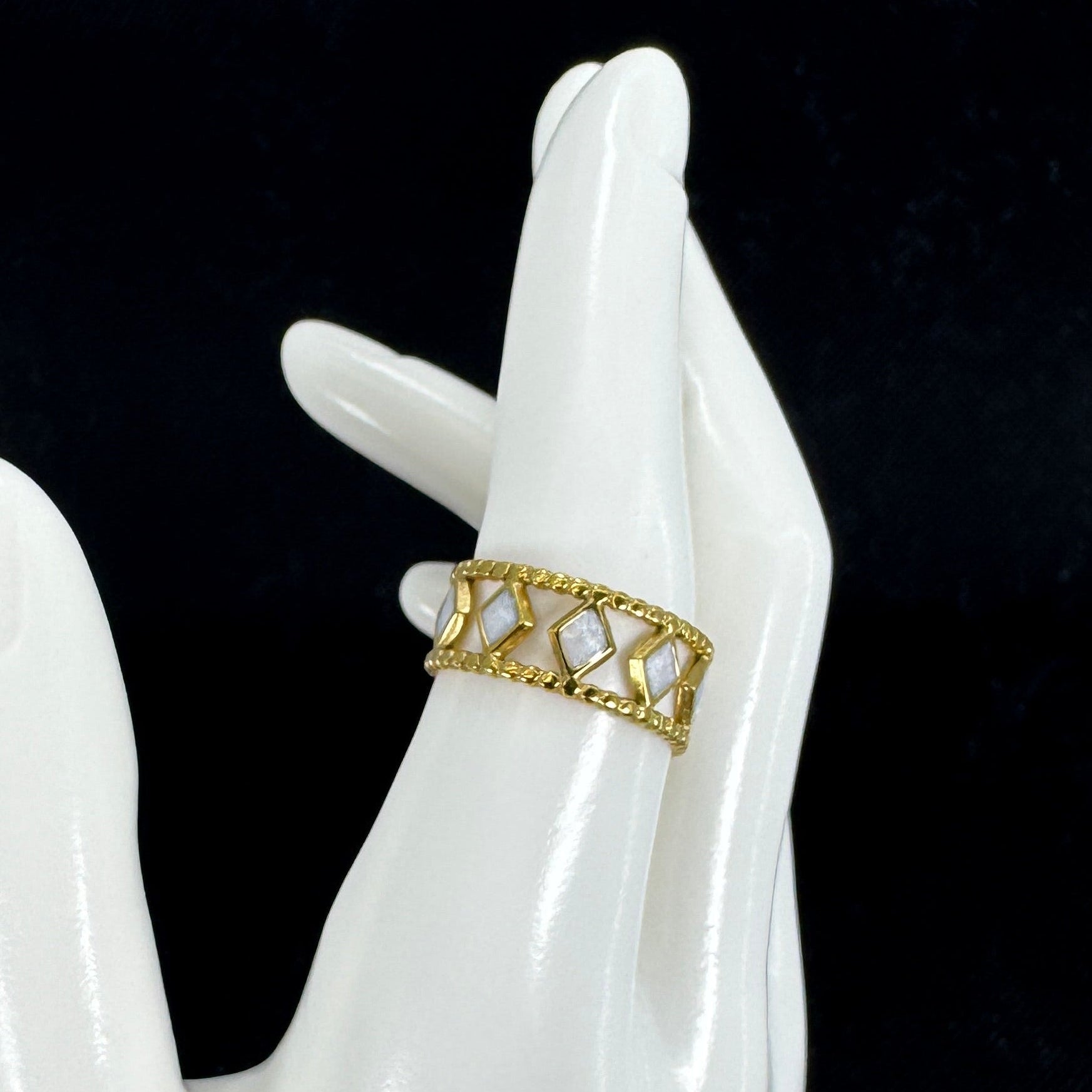 White Eclipse Gold Ring